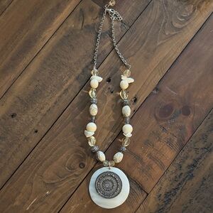 Elegant Cream and Gold Shell Pendant Necklace with Earrings